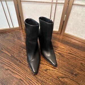 Jennifer Lopez Black Pointed Toe Leather Ankle Booties with Side Zip